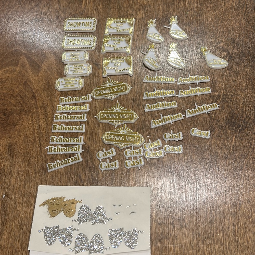 Variety Homecoming Theatre charms / trinkets (39) Mums & Garters White & Gold